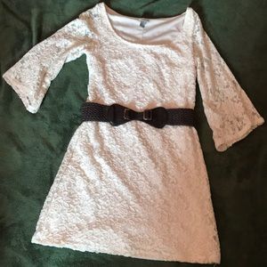 Cream lace bell-sleeve dress with Belt!
